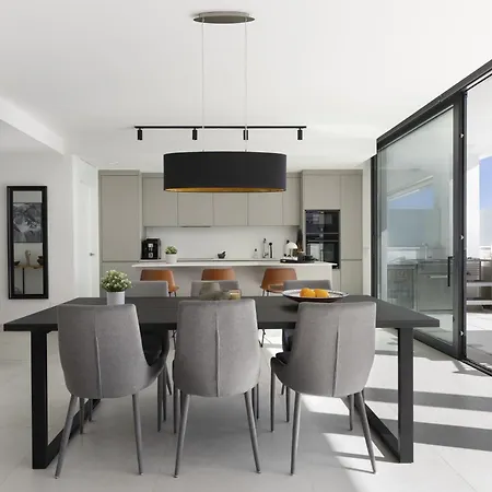 Luxury 3-bedroom In Higueron