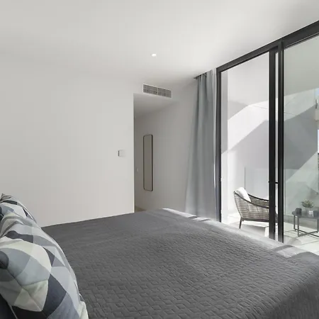 Luxury 3-bedroom In Higueron *